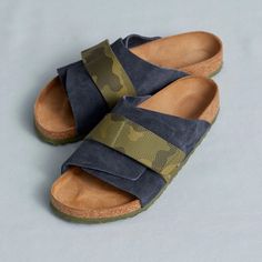 The Birkenstock Kyoto Is Reinterpreted From The Classic Zrich Model. The Buckles Have Been Replaced With A Hook And Loop Closure For Optimum Fit. This Version Has An Added Update Of Mixed Materials - With A Soft Suede Upper And A Camouflage Print Birko-Flor Strap. The Sandal Gives Off A Minimalist But Bold Look. Birkenstock Kyoto, Summer Swag Outfits, Costume Africain, Leather Slippers For Men, Futuristic Shoes, Mens Boots Casual, Mens Leather Sandals, Fashion Slippers, Camouflage Print