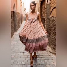 Spell & The Gypsy Collective Lion Heart Midi Size M Euc Maxi Dresses With Sleeves, Beach Maxi Dresses, Blue Boutique, Lion Heart, Spell Dresses, Cover Up Beach, Midi Size, Beach Maxi Dress, Maxi Dress With Sleeves