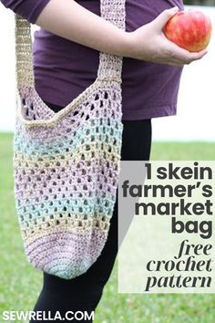 a woman holding an apple in her hand with the text, i skein farmer's market bag free crochet pattern