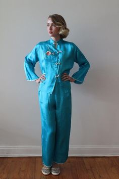 Vintage 1950s - 60s Blue Rayon Kimono Style Pajamas Vintage Spring Pajama Party Sets, Vintage Spring Sets For Pajama Party, Vintage Sets For Spring Pajama Party, Vintage Pajama Party Sets For Spring, Vintage Blue Long Sleeve Sets, Vintage Blue Sleepwear, Vintage Blue Sleepwear For Pajama Party, Kimono Pajamas, Vintage Gowns