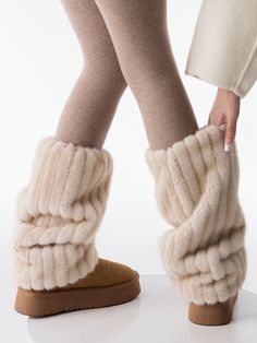 The price is for a pair of leg warmers only, others are not included. Garment Size SizeFree SizeFull Length40 Leg Warmer Boots, Fluffy Boots Outfits, Fluffy Legwarmers, Cute Cozy Winter Outfits, Warm Outfits For Winter, Chunky Leg Warmers, Fleece Leg Warmers, Fluffy Leg Warmers, Winter Leg Warmers