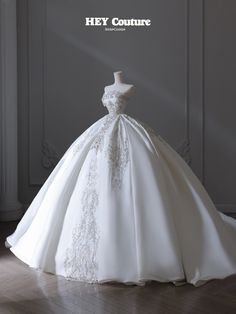 a white wedding dress on display with the words hey couture written above it