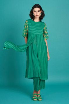 Emerald silk cotton mul fabric kurta with striped and lime floral printed sleeves. Comes with printed pant.
Components: 2
Pattern: Printed
Type Of Work: Striped, Floral
Neckline: Round
Sleeve Type: Elbow
Fabric: Mul Cotton Silk
Color: Green
Other Details: 
Overlapped paneled kurta
Occasion: Work - Aza Fashions Designer Cotton Pant Set With Dupatta, Handloom Cotton Palazzo Set With Straight Kurta, Green Pant Set With Printed Motifs And Straight Kurta, Green Cotton Palazzo Set For Festive Occasions, Green Pant Set With Printed Straight Kurta, Handloom Mulmul Straight Kurta Set, Handloom Cotton Silk Straight Kurta Set, Traditional Green Straight Kurta Pant Set, Handloom Straight Kurta Salwar Kameez In Mulmul