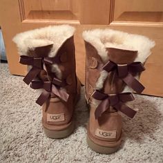 Uggs With Bow Tie On Back. Size 9. Great Condition. Only Worn Once. Perfect For Winter! Uggs With Bows, Uggs Boots, Womens Uggs, Ugg Shoes, Ugg Boots, On Back, Bow Tie, Bootie Boots, Ankle Boots