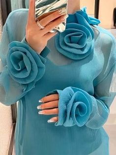 Manset Lengan, Sleeves Designs For Dresses, Designer Dresses Casual, Floral Outfit, Designs For Dresses, Style Mistakes, Fashion Design Clothes, Rich Colors, Blouse Styles