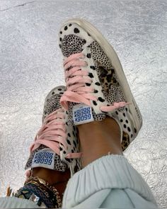 Stile Kylie Jenner, Skincare Accessories, Dr Shoes, Aesthetic Lifestyle, Accessories Bag, Life Funny, Golden Goose Sneakers, Tiktok Style