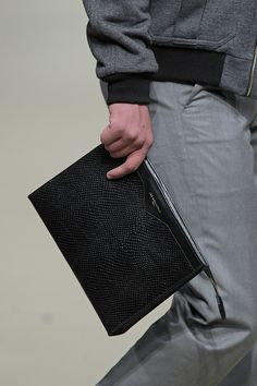 Men Runway, Fashion Props, Mens Pouch, Mens Bags Fashion, Id Design, Mens Casual Dress Outfits, Chic Bags, Craft Bags