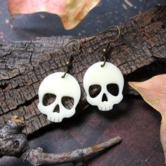 Show the world your scary side when you wear these Dangerously Cute Skull Pendant Dangle Earrings! 💀 These noticeably striking Skull Pendant Earrings are made of laser cut Ivory Color Acrylic! So lightweight, your real skull will hardly feel them! 💀 These Skull Earrings measure about 1″ tall and hang off your choice of earring hooks! Pick from: ~ Nickel Free (Shown in Pictures) ~ Stainless Steel Hooks ~ Plastic Hooks ~ Clip Ons ~ Titanium Hooks 💀 Adorable Skulls make great presents! Give thes Edgy Skull Shaped Earrings For Gift, Gothic Skull Earrings For Halloween, Skull Shaped Metal Earrings, Cheap Skull-shaped Earrings For Pierced Ears, Creepy Earrings, Edgy Skull-shaped Earrings For Gift, Cute Goth, Polymer Clay Jewelry Diy, Skull Pendant