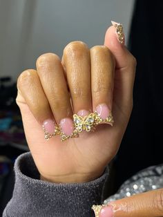 Short French Nails With Pearls, Short Classy Birthday Nails, Gold Nail Set Short, Red Gold Nails Short, Gold Birthday Nails Short, Short Gold French Tip Nails, Red And Gold Birthday Nails, Gold Prom Nail Ideas, Nails To Match Gold Dress