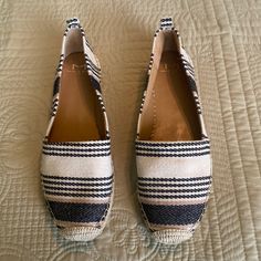 New Marc Fisher Blue & White Espadrilles, Size 9. Would Fit 8.5-9. Originally $130. Chic Espadrilles With Cushioned Footbed, Chic Slip-on Espadrilles With Textured Sole, Chic Slip-on Espadrilles With Round Toe, Chic Espadrilles With Textured Sole, White Espadrilles For Everyday Summer Use, Chic Slip-on Espadrilles With Cushioned Footbed, Chic Espadrilles With Textured Sole And Flat Heel, Chic Closed Toe Espadrilles With Textured Sole, Chic Flat Heel Espadrilles For Vacation