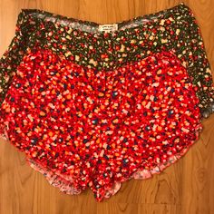 Cute Dainty Shorts. Green And Red With Flowers. Great For Wearing Around The House Or To The Beach! Two Sz:S Left. One Red One Green. Sale!!!! Sale!!!! All Items Marked With “3 For $20 ” Are 3 For 20$. To Purchase Please Add 3 Items With “3 For $20 ” In The Listing Title To A Bundle. I Will Send You An Offer For 20$. Casual Red Stretch Pajama Shorts, Summer Floral Print Red Bottoms, Red Floral Print Summer Bottoms, Red Floral Print Short Length Bottoms, Stretch Red Floral Print Bottoms, Red Floral Print Beach Shorts, Red Summer Pajama Shorts, Red Summer Loungewear Bottoms, Casual Red Floral Print Bottoms