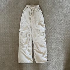 Never Worn - Size: M High Waist Beige Cargo Pants For Streetwear, Beige Cargo Style Parachute Pants For Fall, Beige High Waist Parachute Pants For Streetwear, Fall Cream Cargo Pants With Pockets, Beige High-waist Parachute Pants For Streetwear, High Waist Beige Parachute Pants For Streetwear, Trendy Beige Cargo Pants For Spring, Trendy Baggy Beige Cargo Pants, High Waist Beige Parachute Pants For Spring