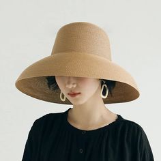 Step out in style with our Handmade Hepburn-style summer Sun Hat. It features big eaves for excellent sun protection and a foldable design for easy travel. Perfect for any sun-drenched occasion! Hiking Accessories, Hepburn Style, Summer Sun Hat, Round Neck Dresses, Barbados, Summer Sun, Sun Hat, White Style, Belize