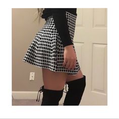 New W Tags Trendy Lined Mini Skort, Trendy Mini Length Lined Skort, Trendy Fitted Flared Skirt Skort, Trendy Mini Skort With Lined Skirt, Trendy Relaxed Mini Skirt, Trendy Lined Mini Skirt For Day Out, Chic Flared Skirt For Date Night, Trendy Short Skirt, Trendy Stretch Flared Mini Skirt