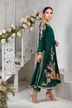 Punjabi Suit Boutique, Shadi Dresses, Designer Outfit, Desi Bride, Applique Work, Bridal Dresses Pakistan, Silhouette Shirt, Lehenga Style, Pakistani Fashion Party Wear