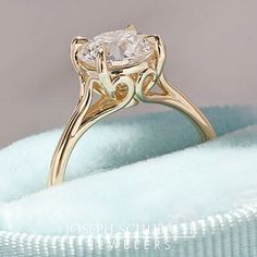 https://youtu.be/IKNwcoT_goI Solatire Rings, Minimalist Diamond Rings, Cute Engagement Rings, Ring Settings, Gold Diamond Wedding Band, Rings Vintage, Ring Ideas, Bridal Bracelet, Diamond Rings Bands