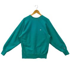 "Vintage 90s Champion Reverse Weave Crewneck Sweatshirt Champion Sweater Pullover Warm Up Plain Champion Logo Embroidery Teal Green Large * Used item. In good condition (7/10) minor signs of wear got some light spots small tear on sleeve near cuffs (view photos) * Tagged size Large. Flat laid measurements in inches (appox) - Chest (underarm to underarm) : 21\" - Length (side of neck seam to bottom hem) : 28\" - Shoulder (seam to seam) : 19\" - Sleeve (shoulder seam to cuff end) : 24.5\" BUY 3 IT 90s Long Sleeve Tops With Embroidered Logo, Green Long Sleeve Top With Embroidered Logo, 90s Crew Neck Top With Embroidered Logo, Vintage Long Sleeve Tops With Embroidered Logo, 90s Green Crew Neck Sweater, 90s Style Green Crew Neck Sweater, 90s Crew Top With Ribbed Cuffs, Vintage Green Tops With Ribbed Cuffs, Champion Sweater