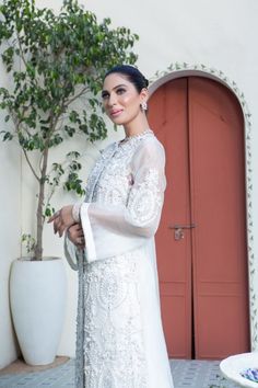 Brand: Sumaria’s CoutureCollection: Sumaria’s Couture Baharan Luxury Pret Collection 2022Fabric: Organza Name of the article: JasmineYou may also add dupattaKatan Organza, Net Color: Off White Includes: Shirt, Pants, Inner Fabric Detail: Shirt: Katan Organza Inner: Pk Medium Silk Pants: Korean Raw Silk Note: Model Height: 5’7 Sumaria's Couture Baharan Luxury Pret Collection 2022 Authenticity Guaranteed – 100% Original Brand. 3 Days Return Policy T&C apply. International Delivery. Faisal Fabrics Luxury White Designer Lawn Suit, Luxury Embroidered Off White Lawn Suit, Luxury Designer White Lawn Suit, Luxury Raw Silk Lawn Suit For Women, Luxury Off-white Lawn Suit For Women, Luxury Pret, Pants Korean, Alkaram Studio, High End Shoes