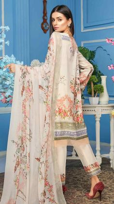 Lawn Dresses Designs, Indian Dresses For Women, Pakistani Lawn Suits, Pakistani Dresses Casual, Gul Ahmed, Lawn Dress, Salwar Kamiz, Creation Couture, Lawn Suits