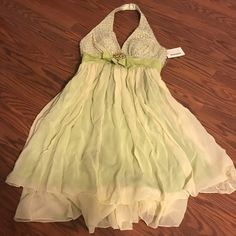 New Pear Green Chiffon Knee Length Halter Dress. 90s Halter Dress, Hoco Dress, Banquet Dresses, Fun Photos, Sweet 16 Dresses, Thrift Finds, Hoco Dresses, Homecoming Dress, Dress Ideas