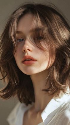 Types Of Medium Length Haircuts, Haircut For Medium Hair Girl, Short Layer Haircut For Women, Middle Short Hairstyle Women, Short Hair Face Claim Female, Chic Medium Haircut, Haircut For Short Hair Girl, Medium Length Hairstyles For Square Face, Haircuts For Fall 2024