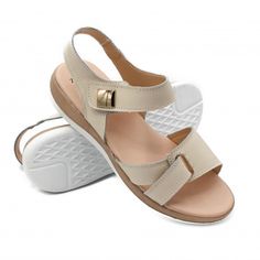 It is recommended to buy one size larger than usual.  Outer Material: Natural Leather Lining: Natural leather that adapts to the foot with each step and does not cause chafing. Sole material: Non-slip leather, cushioning and traction guaranteed all the way. Flat Leather Sandals, Leather Sandals Flat, Tongs, Natural Leather, Flip Flop Sandals, Women's Shoes Sandals, Leather Sandals, Flip Flops, Shoes Sandals