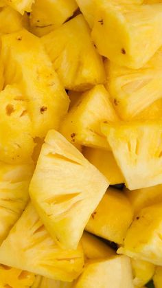 sliced pineapples piled on top of each other