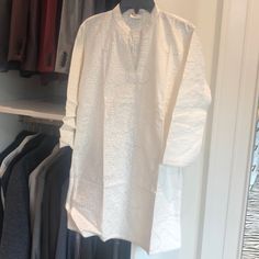 Casual White Summery Kurta With Delicate Embroidery. Never Worn White Casual Kurta With Floral Embroidery, Casual White Embroidered Kurta, White Embroidered Top For Eid, Casual White Top For Eid, Spring Festive Kurta With Tonal Embroidery, White Casual Tops For Festive Occasions, White Casual Top For Festive Season, White Casual Festive Top, Casual White Top For Festive Season