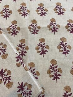 an image of a table cloth with flowers and leaves on it, as well as the fabric