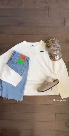 Denim And Beige Outfits, White Boy Outfit Aesthetic, White Boy Outfit, Calm Luh Fit, Hype Clothing Boys, Calm Fits, Street Style Outfits Men, Outfit Inspo Casual