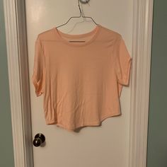 Nwot Old Navy Xl Peach Cropped T-Shirt Peach Short Sleeve T-shirt For Summer, Peach Short Sleeve Summer Tops, Peach Short Sleeve Shirt For Summer, Casual Peach Short Sleeve Top, Peach Relaxed Fit Short Sleeve T-shirt, Peach Relaxed Fit Crew Neck T-shirt, Casual Peach Short Sleeve T-shirt, Casual Apricot Tops For Summer, Casual Peach Summer Shirt