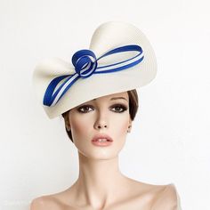 This off white fascinator with  royal blue bow in two colors, is attached on a thin satin  headband in the color you want. (black, brown or blonde)This fascinate hat is perfect for the Kentucky derby, Ascot races, weddings,  Belmont or Preak Hat or  any special occasion like .If you can custom the colours, the side to wear it or have any special questions please, contact me.* PROCESSING TIME: 5-7 business days.* DELIVERY TIME (DHL EXPRESS WITH TRACKING NUMBER): 1-4 business days to all countries Royal Blue Fascinator, Fascinator Hats Outfit, Bow Fascinator, Cup Hat, Wedding Hats For Guests, Fascinator Hats Diy, Fascinator Hats Wedding, White Fascinator, Kentucky Derby Fascinator