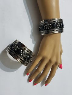 Description: A Stunning Vintage And Unique Cuff Bangle Handmade By Artisan In Afghanistan Material : German Silver Size ( Diameter 5 Inches) Weight : 89.00 Grams Quantity : pair of bracelet Black Quartz, Vintage Bangles, Handmade Bangles, German Silver, Cuff Bangles, Hippie Boho, Cuff Bracelets, Jewelry Bracelets, Etsy Accessories