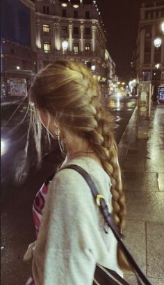 French Braid Hairstyles, Stockholm Style, American Beauty, French Braid, 가을 패션, Hairstyles For School