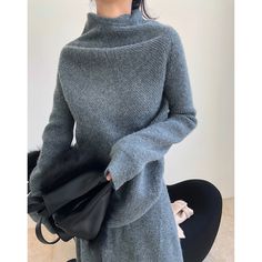 Pandora Outfit, Model Earrings, Knitting Sweater, Designer Products, Luxury Outfits, Womens Fashion Casual, Long Sleeve Pullover, Grey Sweater, Minimalist Fashion