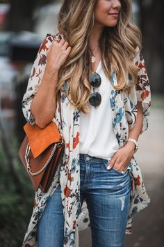 Styling a Boho Kimono | The Teacher Diva: a Dallas Fashion Blog featuring Beauty & Lifestyle Spring Outfits Boho, Spring Trends Outfits, Boho Styl, Women Ideas, Stil Boho, Dallas Fashion, Mode Boho