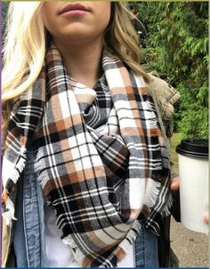 Blanket scarves are so perfect for the fall months. They are inexpensive and easy to make. Follow these simple steps to make a stylish blanket scarf. How To Make A Blanket Scarf, Flannel Projects, Diy Blanket Scarf, Diy Scarves, Sewing Paterns, Sewing Scarves, Make A Blanket