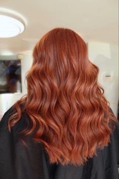 medium length, bright copper hair. Winter Red Hair Color Ideas, Dimensional Red Hair Copper, Rich Copper Red Hair, Copper Orange Hair, Golden Red Hair, Colour 2023, October Hair, Copper Ideas, Hair Levels