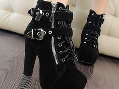 Goth Shoes, Gothic Shoes, Chique Outfits, Aesthetic Shoes, Goth Outfits, Crazy Shoes, Pretty Shoes, Dream Shoes, Heel Boots