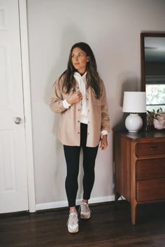 Shacket Outfit Women, Shacket Outfit, Winter Mode, Mode Casual, Athleisure Outfits, Mode Inspo, Beauty And Fashion, Casual Winter Outfits, Outfit Inspo Fall