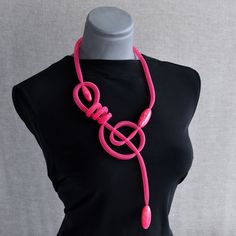 Pink shades art spiral necklace, Unusual contemporary necklace, Unusual necklace, Statement necklace, Bohemian necklace, fashion necklace... Unusual spiral artistic collar. Pink shades violin key necklace... Contemporary bohemian style necklace. Light breathable and comfortable necklace to wear. Necklace length around neck: 21"/ 55 cm Closure : Lobster claw. Please send me a message if you have any questions or doubts. I will gladly answer to you. Search out my shop maybe you will find something Mid Century Modern Jewelry, Contemporary Bohemian, Unusual Necklace, Spiral Necklace, Contemporary Jewelry Design, Contemporary Necklace, Pink Shades, Key Necklace, Bohemian Necklace