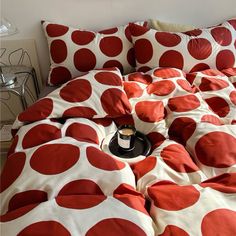 aesthetic bedding duvet cover set with large red polka dot pattern print on beige/white background Red Bed Sheets, Dark Academia Aesthetic Room, Red Bedspread, Red Bedding Sets, Pastel Aesthetic Room, Vintage Bedding Set, Indie Aesthetic Room, Room Grunge, Checkered Decor