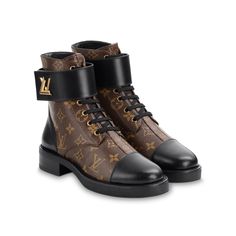 Iconic monogram canvas signs the wonderland flat ranger, which is one of louis vuitton's most identifiable shoe designs. Black calf-leather trim and a gold-tone lv twist accessory on the ankle strap bring a sophisticated touch to this military-inspired ankle boot with its chunky outsole. Please Comment, Like, or Re-Pin for later 😍💞 louis vuitton wallet mens, louis vuitton wallet keychain, louis vuitton shoes mens, louis vuitton shoes women Louis Vuitton Coat, Ranger Boot, Louis Vuitton Official Website, Coat Winter, Lv Monogram, Online Fashion Stores, Flat Boots