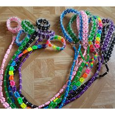 there are many beads on the floor together