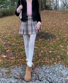 @xofashioninspo_ on instagram White Tights Outfit, Wool Tights, Pink Tights, Fashion Design Clothes, 90s Fashion, Fashion Lifestyle, Runway Fashion, Pretty Outfits