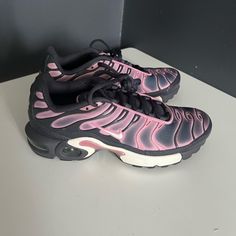 Nike Air Max 95 Neon Pink, Nike Wishlist, Tns Nike, Nike Tns, Nike Women Outfits, Nike Air Max Sneakers, Rare Colors, Drip Drop, Nike Tn