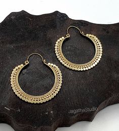 HANDMADE Ethnic boho beautiful Mandala earrings flower geometry. SIZE Aprox Length: 5.4 cm Aprox width: 5 cm Handmade with high quality hypoallergenic Jewelery brass, nickel free. LINK Please follow the link to view my shop for other beautiful pieces. https://www.etsy.com/uk/shop/JagathaStudio Brass Chandbali Hoop Earrings, Bohemian Round Brass Hoop Earrings, Bohemian Hoop Earrings For Festive Occasion, Bohemian Festive Hoop Earrings, Bohemian Gold Circle Jewelry, Festive Bohemian Hoop Earrings, Festive Bohemian Small Hoop Jewelry, Bohemian Hoop Earrings With Latkans For Festivals, Metal Chandbali Hoop Earrings For Festivals