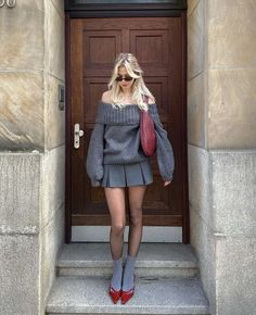 #grayskirt #pleatedskirt #offshoulders #winterfit Skandinavian Fashion, Nashville Outfits, Flats Outfit, Chique Outfits, Neue Outfits, Looks Street Style, Mode Inspo