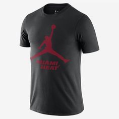 Pay tribute to your team and the game you love in this relaxed Miami Heat tee. Made with our soft and lightweight everyday fabric, it lets you show off your hoops allegiance in comfort on game day and every day. Chicago Bulls Logo, Nike Symbol, Nba T Shirts, Nba Miami Heat, Nba Shirts, Jumpman Logo, Nba Store, Latest T Shirt, Miami Heat