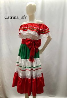 Mexican dress the color of the flag green white and red the dress brings readymes e on top and low the dress is unitalla and the elastic it brings at the waist expands and fits either from size girl to size 2XL doesn't include the reboso nor the flowers North Hills, Mexican Dress, Mexican Party, Mexican Dresses, Handmade Dress, Dress Handmade, Skirt And Blouse, Super Cute Dresses, Peasant Dress